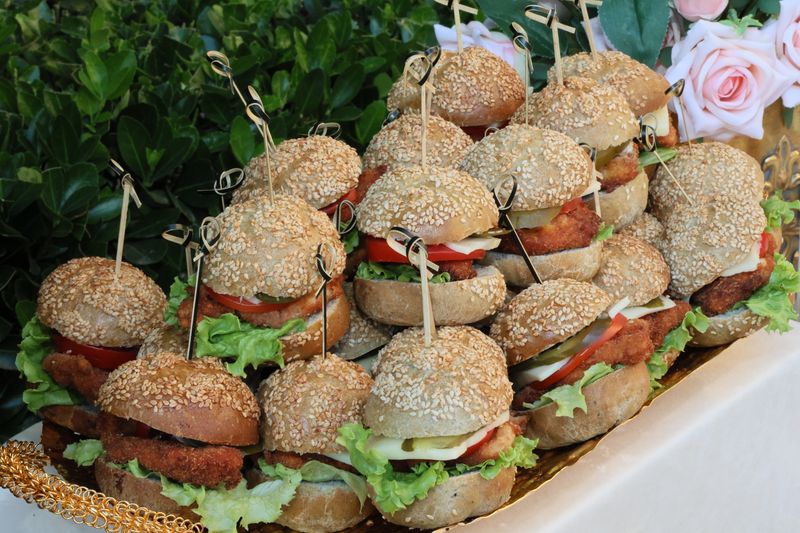 Daves hot chicken sliders trio